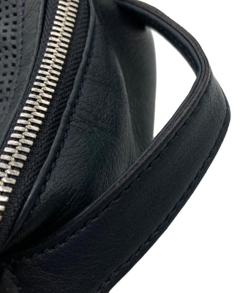 totem re vooo（トーテムリボー）totem re vooo (トーテムリボー) パンチングレザーデイパック ネイビーの古着・服飾アイテム