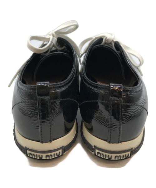 MIU MIU（ミュウミュウ）MIU MIU (ミュウミュウ) ビジュースニーカー ブラック サイズ:37の古着・服飾アイテム