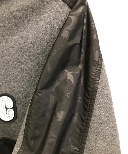 COACH（コーチ）COACH (コーチ) シグネチャー切替プルオーバーパーカー グレー サイズ:Sの古着・服飾アイテム
