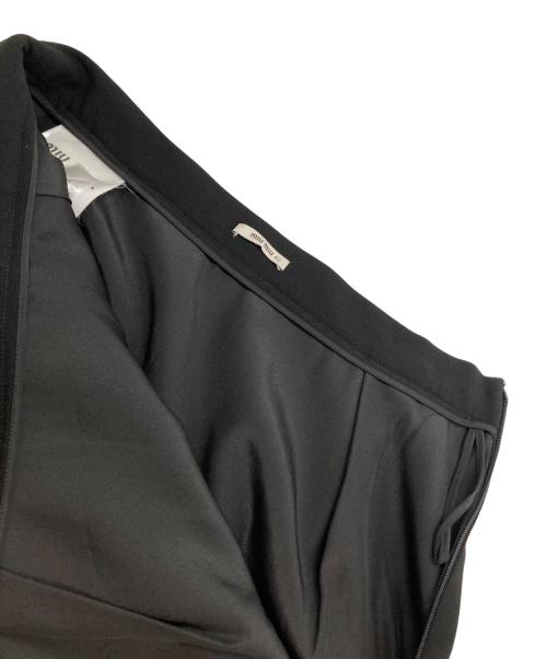 MIU MIU（ミュウミュウ）MIU MIU (ミュウミュウ) アシンメトリーミニスカート ブラック サイズ:42の古着・服飾アイテム