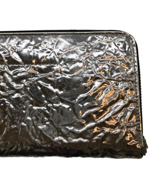 MM6 Maison Margiela（エムエムシックスメゾンマルジェラ）MM6 Maison Margiela (エムエムシックスメゾンマルジェラ) メタリックロングウォレット シルバー サイズ:-の古着・服飾アイテム