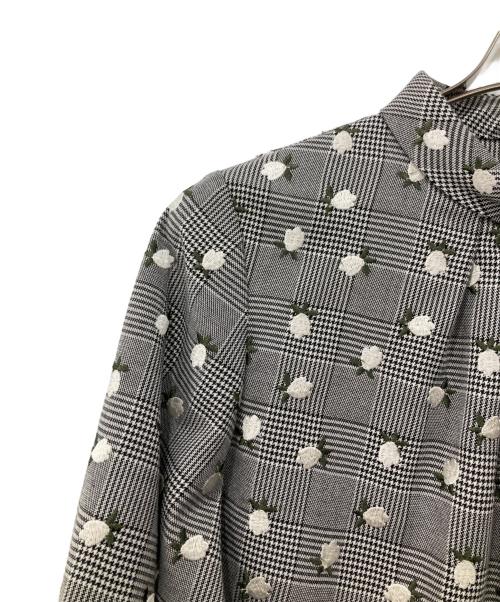 GRACE CONTINENTAL（（グレースコンチネンタル）GRACE CONTINENTAL (（グレースコンチネンタル) チェックフラワートップ グレー サイズ:38 未使用品の古着・服飾アイテム