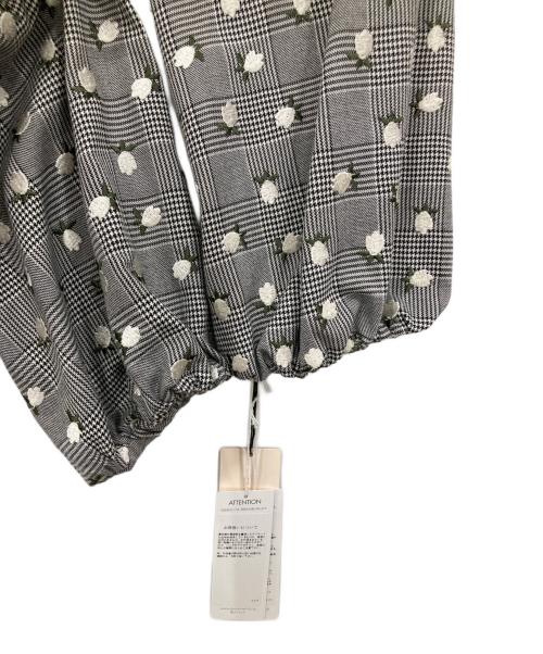 GRACE CONTINENTAL（（グレースコンチネンタル）GRACE CONTINENTAL (（グレースコンチネンタル) チェックフラワートップ グレー サイズ:38 未使用品の古着・服飾アイテム