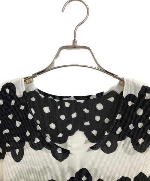 PLEATS PLEASE（プリーツプリーズ）PLEATS PLEASE (プリーツプリーズ) プリーツノースリーブカットソー ホワイト×ブラック サイズ:3の古着・服飾アイテム