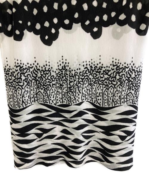 PLEATS PLEASE（プリーツプリーズ）PLEATS PLEASE (プリーツプリーズ) プリーツノースリーブカットソー ホワイト×ブラック サイズ:3の古着・服飾アイテム