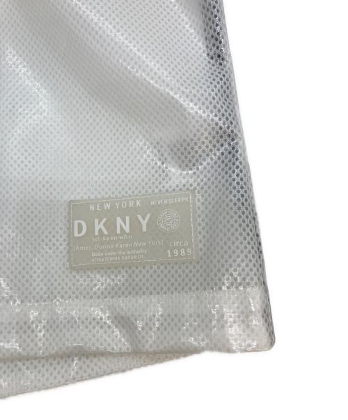 DKNY（ダナキャランニューヨーク）DKNY (ダナキャランニューヨーク) レインジャケット ホワイト サイズ:SIZE 10の古着・服飾アイテム