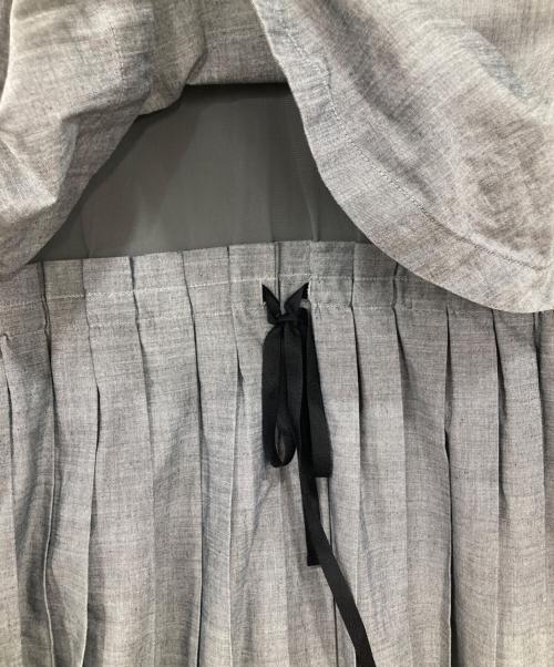 FRED PERRY（フレッドペリー）FRED PERRY (フレッドペリー) CAROLINA GLASER (カロリナ グレイサー) 襟付き クラシカルプリーツワンピース グレー サイズ:10の古着・服飾アイテム