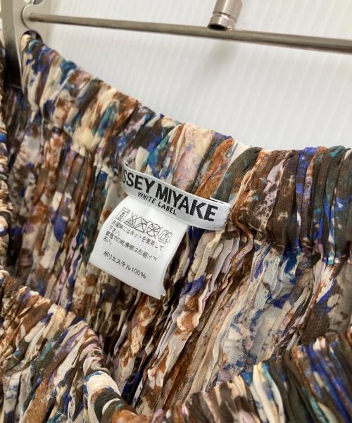 ISSEY MIYAKE WHITE LABEL（イッセイミヤケホワイトレーベル）ISSEY MIYAKE WHITE LABEL (イッセイミヤケホワイトレーベル) プリーツスカート ベージュ サイズ:2の古着・服飾アイテム