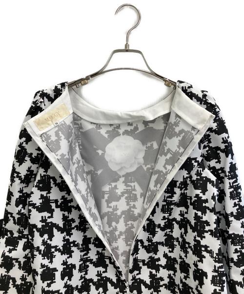 M'S GRACY（エムズグレイシー）M'S GRACY (エムズグレイシー) カメリア  ストライプ ブラウス ホワイト×ブラック サイズ:38 未使用品の古着・服飾アイテム