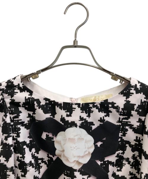 M'S GRACY  MAGGY（エムズグレイシーマギー）M'S GRACY  MAGGY (エムズグレイシーマギー) カメリアチュニック ブラック×ピンク サイズ:38の古着・服飾アイテム