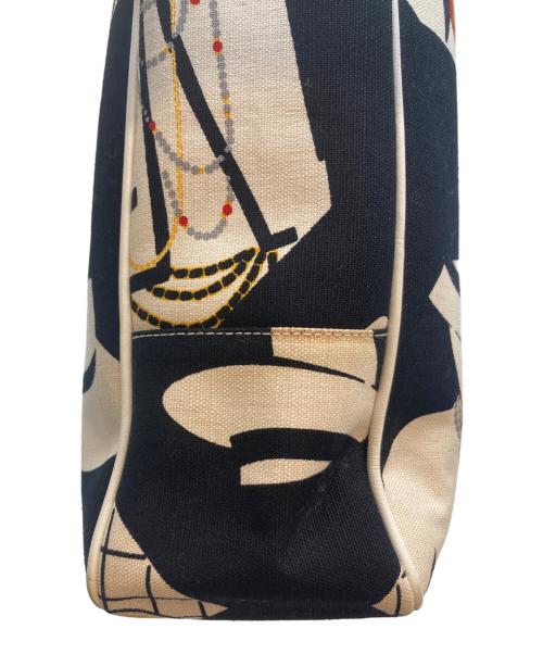 CHANEL（シャネル）CHANEL (シャネル) ショルダーバッグ ホワイト×ブラック サイズ:-の古着・服飾アイテム