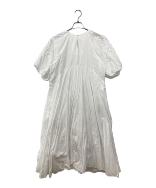 aayushi（アユ―シ）AAYUSHI (アユ―シ) パフスリーブエンブロイダリーフレアワンピース ホワイト サイズ:-の古着・服飾アイテム