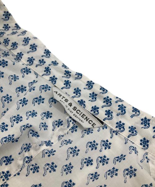 ARTS&SCIENCE（アーツアンドサイエンス）ARTS&SCIENCE (アーツアンドサイエンス) フラワープリントシャツワンピース ホワイト×ブルー サイズ:1の古着・服飾アイテム