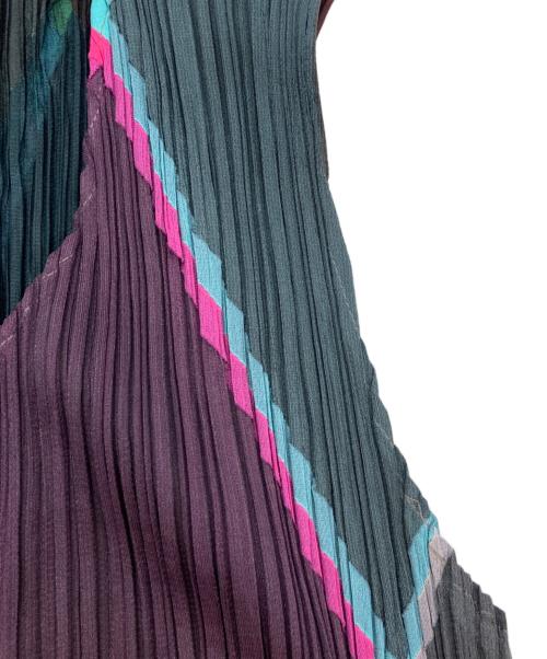 PLEATS PLEASE（プリーツプリーズ）PLEATS PLEASE (プリーツプリーズ) プリーツノースリーブワンピース マルチカラー サイズ:3の古着・服飾アイテム