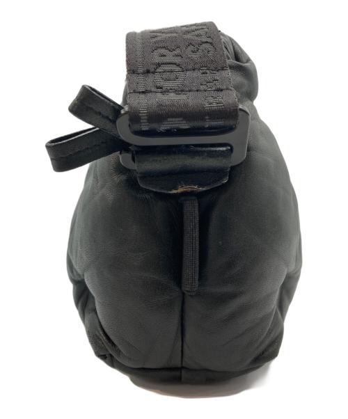 Maison Margiela（メゾンマルジェラ）Maison Margiela (メゾンマルジェラ) Glam SLAM Taupe/グラムスラム クロスボディバッグ ブラックの古着・服飾アイテム