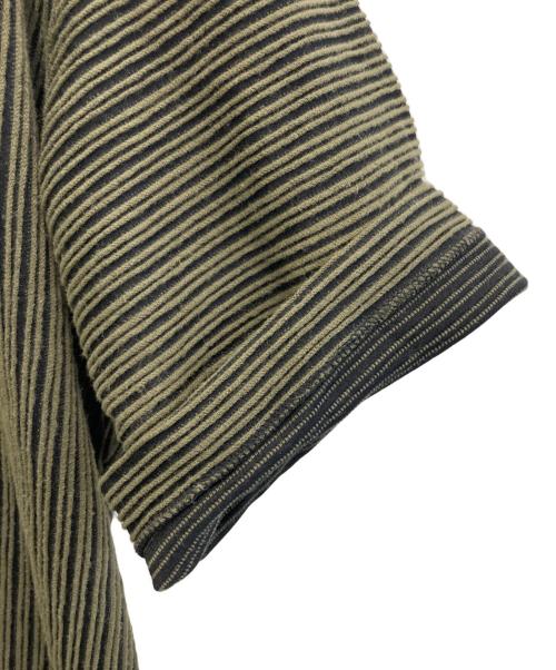 ISSEY MIYAKE MEN（イッセイミヤケメン）ISSEY MIYAKE MEN (イッセイミヤケメン) プリーツカットソー カーキ×ブラック サイズ:3の古着・服飾アイテム