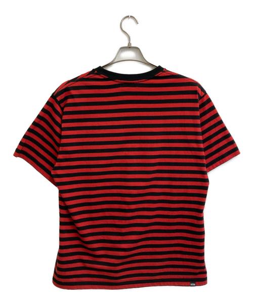 Hysteric Glamour（ヒステリックグラマー）Hysteric Glamour (ヒステリックグラマー) 22SS HYS TIMES 刺繍 ボーダー リンガーネック Tシャツ レッド×ブラック サイズ:SIZE Lの古着・服飾アイテム