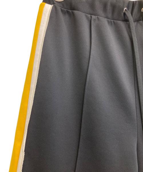 NOUNLESS（ナウンレス）NOUNLESS (ナウンレス) LOOSE SLIT TRACK PANTS ブラック サイズ:2の古着・服飾アイテム