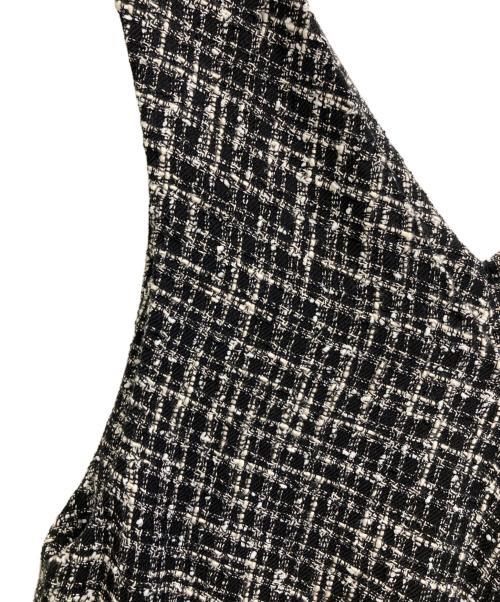 BEARDSLEY（ビアズリー）BEARDSLEY (ビアズリー) ツイードフレアージャンパースカート ホワイト×ブラックの古着・服飾アイテム