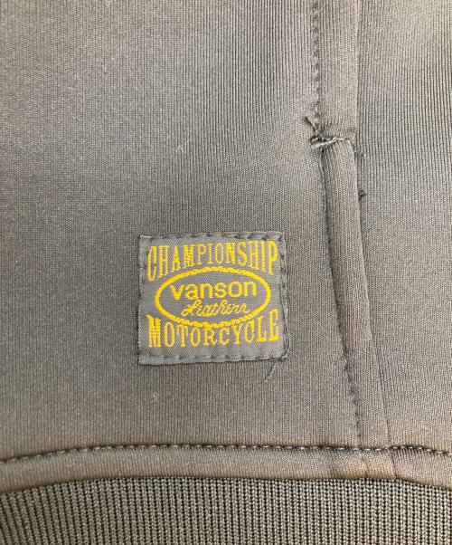 VANSON（バンソン）VANSON (バンソン) クロスボーン 刺繍プリント ボリュームネック ジャージ トラックジャケット ブラック サイズ:Mの古着・服飾アイテム