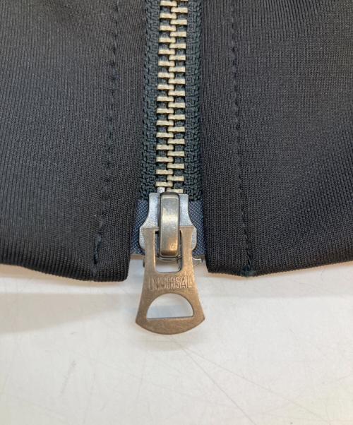 VANSON（バンソン）VANSON (バンソン) クロスボーン 刺繍プリント ボリュームネック ジャージ トラックジャケット ブラック サイズ:Mの古着・服飾アイテム