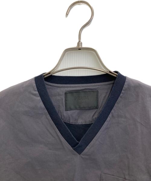 PRADA（プラダ）PRADA (プラダ) Vネックカットソー グレー サイズ:Sの古着・服飾アイテム