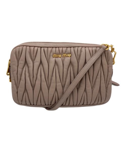 MIU MIU（ミュウミュウ）MIU MIU (ミュウミュウ) マテラッセショルダーバッグ ピンクの古着・服飾アイテム
