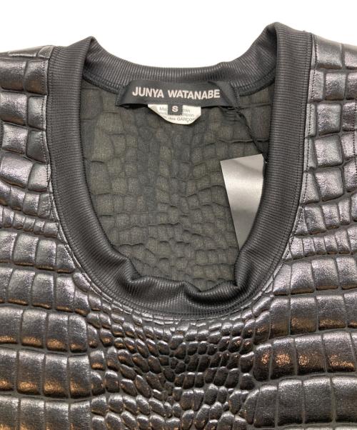 JUNYA WATANABE COMME des GARCONS（(ジュンヤワタナベ コムデギャルソン）JUNYA WATANABE COMME des GARCONS ((ジュンヤワタナベ コムデギャルソン) クロコエンボストップ ブラック サイズ:S 未使用品の古着・服飾アイテム