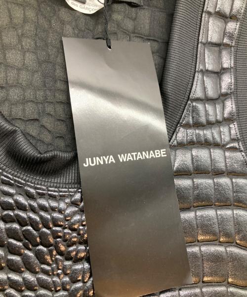 JUNYA WATANABE COMME des GARCONS（(ジュンヤワタナベ コムデギャルソン）JUNYA WATANABE COMME des GARCONS ((ジュンヤワタナベ コムデギャルソン) クロコエンボストップ ブラック サイズ:S 未使用品の古着・服飾アイテム