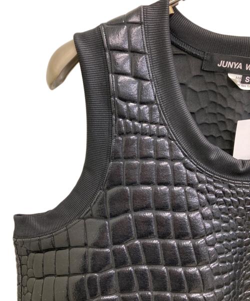 JUNYA WATANABE COMME des GARCONS（(ジュンヤワタナベ コムデギャルソン）JUNYA WATANABE COMME des GARCONS ((ジュンヤワタナベ コムデギャルソン) クロコエンボストップ ブラック サイズ:S 未使用品の古着・服飾アイテム