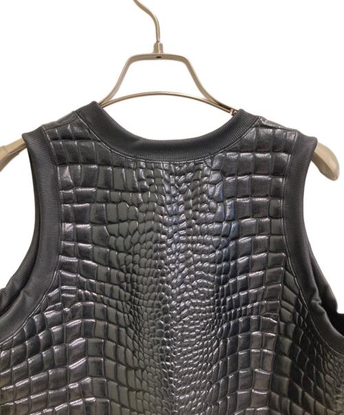 JUNYA WATANABE COMME des GARCONS（(ジュンヤワタナベ コムデギャルソン）JUNYA WATANABE COMME des GARCONS ((ジュンヤワタナベ コムデギャルソン) クロコエンボストップ ブラック サイズ:S 未使用品の古着・服飾アイテム