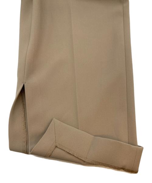 Con te（コンテ）Con te (コンテ) スリットテーパードパンツ ブラウン サイズ:SIZE 36の古着・服飾アイテム