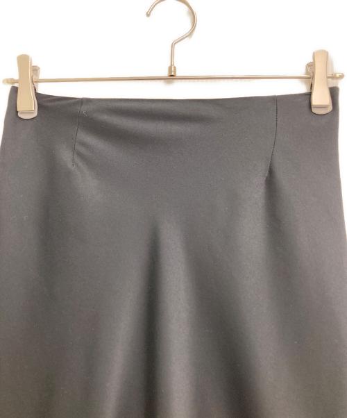 ZOE（ゾーイ）zoe (ゾーイ) スリットロングサテンスカート ブラック サイズ:freeの古着・服飾アイテム