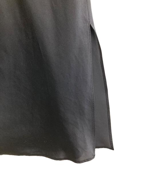 ZOE（ゾーイ）zoe (ゾーイ) スリットロングサテンスカート ブラック サイズ:freeの古着・服飾アイテム