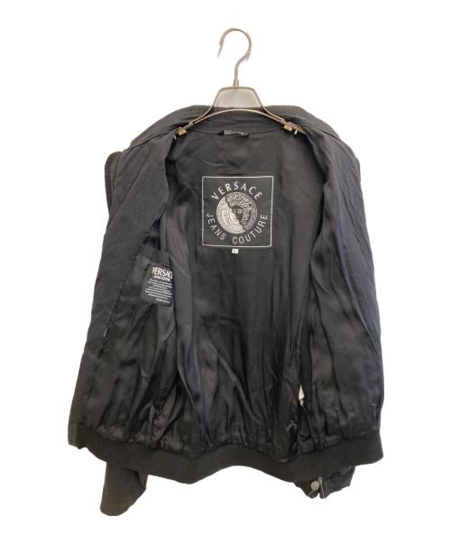 VERSACE（ヴェルサーチェ）VERSACE (ヴェルサーチェ) 背面刺繍スイングトップ ブラック サイズ:Lの古着・服飾アイテム