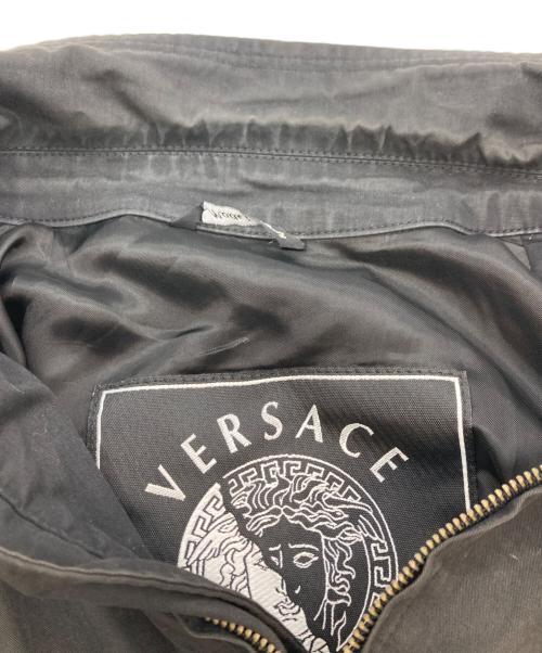 VERSACE（ヴェルサーチェ）VERSACE (ヴェルサーチェ) 背面刺繍スイングトップ ブラック サイズ:Lの古着・服飾アイテム