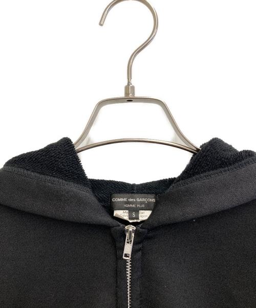 COMME des GARCONS HOMME PLUS（コムデギャルソンオムプリュス）COMME des GARCONS HOMME PLUS (コムデギャルソンオムプリュス) スタッズジップパーカー ブラック サイズ:Sの古着・服飾アイテム