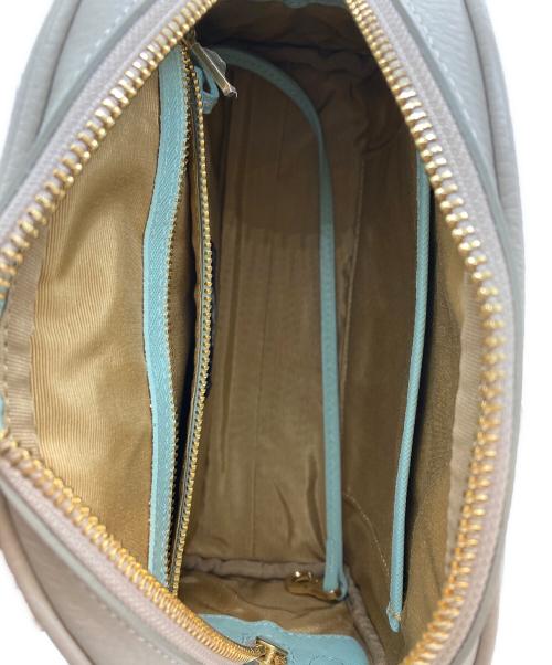 A.D.M.J.（エーディーエムジェイ）A.D.M.J. (エーディーエムジェイ) クリスタルボディバック アイボリーの古着・服飾アイテム