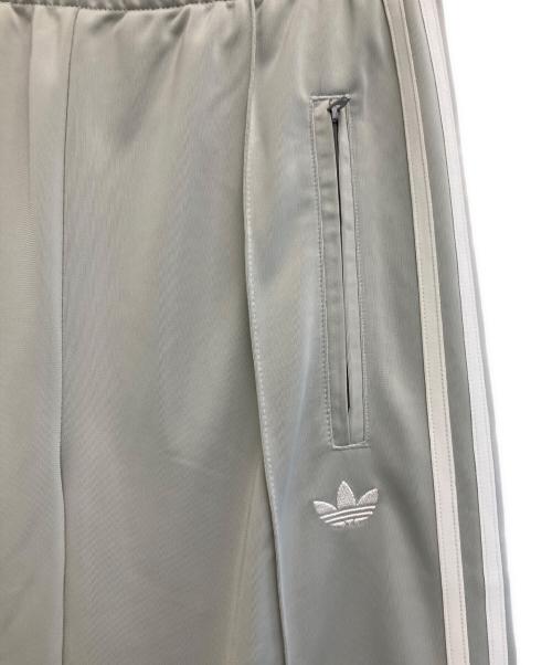adidas（アディダス）adidas (アディダス) FIREBIRD LOOSE TRACK PANTS グレー サイズ:Mの古着・服飾アイテム