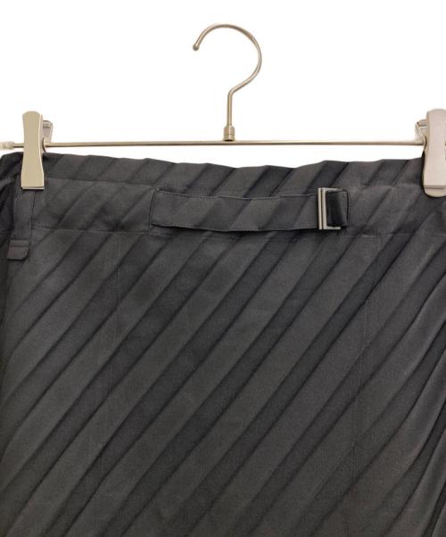 me ISSEY MIYAKE（ミーイッセイ ミヤケ）me ISSEY MIYAKE (ミーイッセイ ミヤケ) 25Ss プリーツスカート ブラック サイズ:-の古着・服飾アイテム