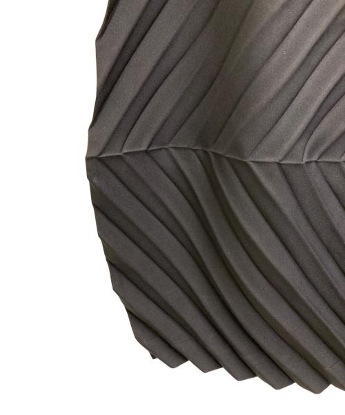 me ISSEY MIYAKE（ミーイッセイ ミヤケ）me ISSEY MIYAKE (ミーイッセイ ミヤケ) 25Ss プリーツスカート ブラック サイズ:-の古着・服飾アイテム