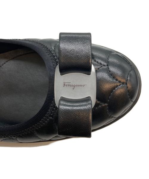 Salvatore Ferragamo（サルヴァトーレ フェラガモ）Salvatore Ferragamo (サルヴァトーレ フェラガモ) キルティングヴァラリボンパンプス ブラック サイズ:7 1/2の古着・服飾アイテム