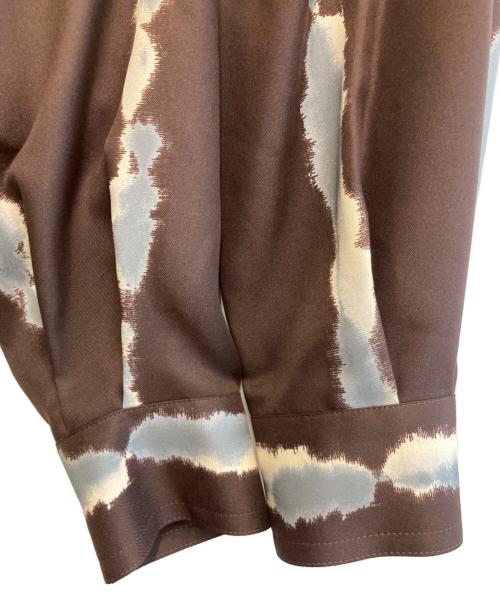 MIESROHE（ミースロエ）MIESROHE (ミースロエ) プリントツイルバックスリットシャツ ブラウン サイズ:free 未使用品の古着・服飾アイテム