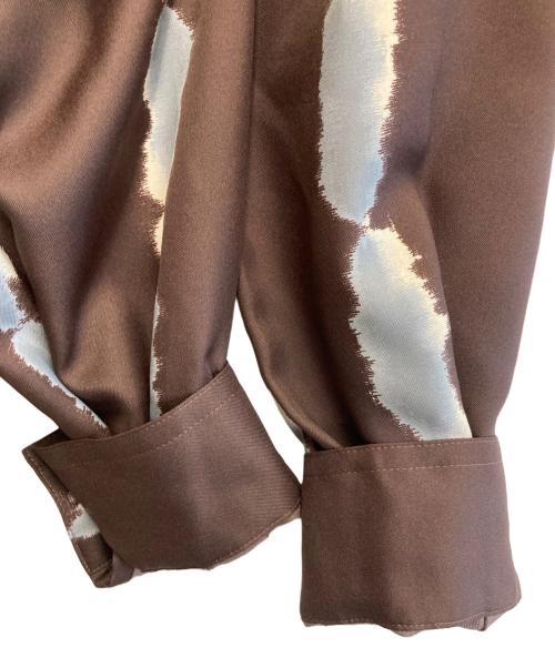 MIESROHE（ミースロエ）MIESROHE (ミースロエ) プリントツイルバックスリットシャツ ブラウン サイズ:free 未使用品の古着・服飾アイテム