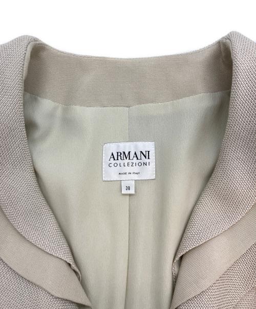 ARMANI COLLEZIONI（アルマーニ コレツィオーニ）ARMANI COLLEZIONI (アルマーニ コレツィオーニ) ノーカラージャケット ベージュ サイズ:SIZE M (38)の古着・服飾アイテム