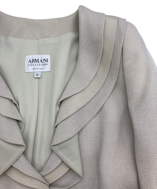 ARMANI COLLEZIONI（アルマーニ コレツィオーニ）ARMANI COLLEZIONI (アルマーニ コレツィオーニ) ノーカラージャケット ベージュ サイズ:SIZE M (38)の古着・服飾アイテム