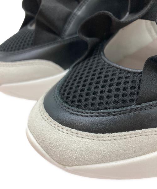 Emilio Pucci（エミリオ プッチ）Emilio Pucci (エミリオ プッチ) フリルスニーカー ホワイト×ブラック サイズ:36の古着・服飾アイテム