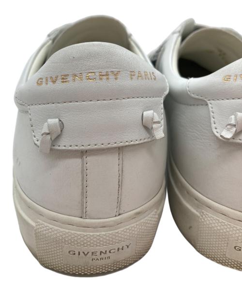 GIVENCHY（ジバンシィ）GIVENCHY (ジバンシィ) アーバンストリートベルトロゴスニーカー ホワイト サイズ:41の古着・服飾アイテム