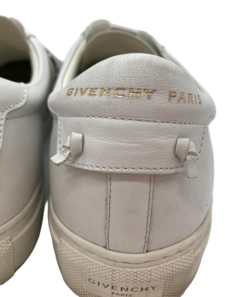 GIVENCHY（ジバンシィ）GIVENCHY (ジバンシィ) アーバンストリートベルトロゴスニーカー ホワイト サイズ:41の古着・服飾アイテム