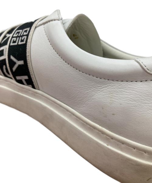 GIVENCHY（ジバンシィ）GIVENCHY (ジバンシィ) アーバンストリートベルトロゴスニーカー ホワイト サイズ:41の古着・服飾アイテム